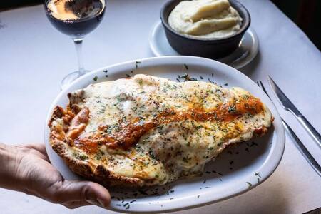 Milanesa de "Mondongo y Coliflor". Foto: Instagram / mondongoycoliflor.