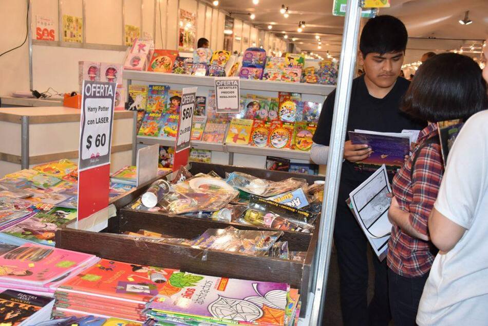 Gustavo Menéndez inauguró la segunda Feria del Libro de Merlo