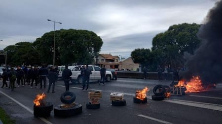 Protestas de chóferes en General Paz, km. 17. Foto: NA.