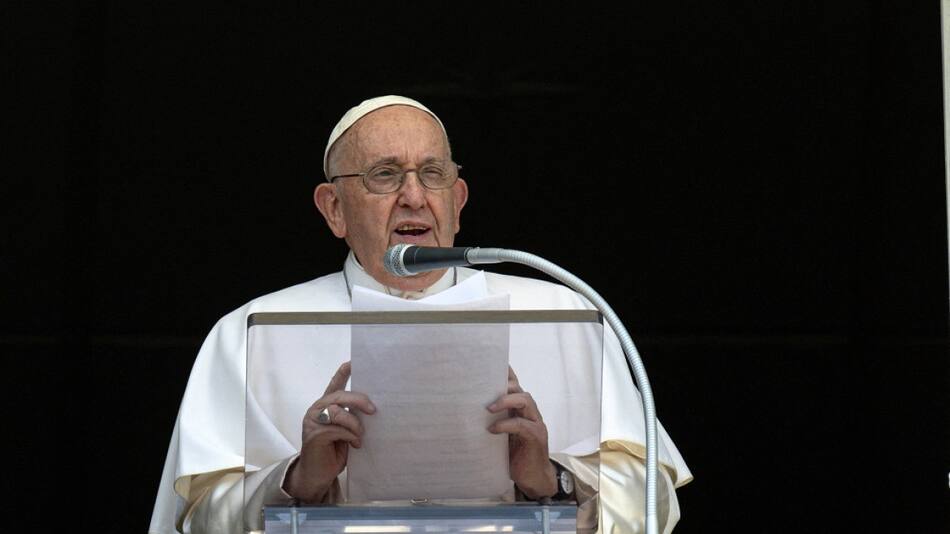 En su histórica encíclica "Laudato Si" (Alabado seas) de 2015, señaló que el planeta "empieza a parecerse cada vez más a un inmenso montón de porquería". Foto: Reuters.