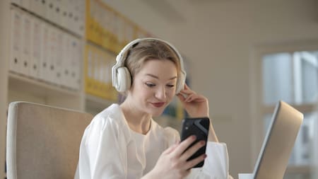 Musica, telefono, celular. Fuente: Pexels