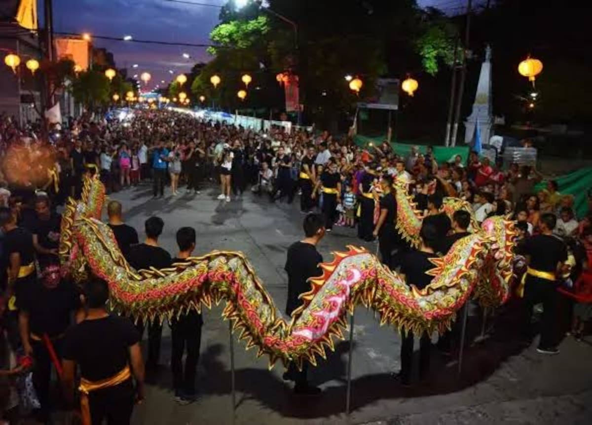 Espectáculos artísticos en la Feria Japonesa de Escobar.