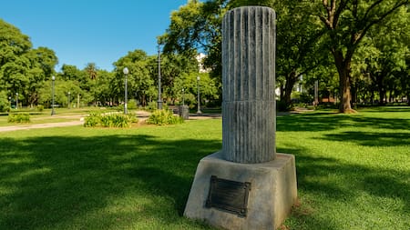 El monumento más antiguo de Buenos Aires: la columna romana de 2000 años que viajó desde el Imperio hasta una plaza de Palermo