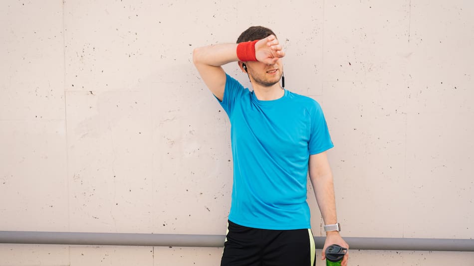 Consejos útiles para dejar las remeras como nuevas. Foto: Freepik.