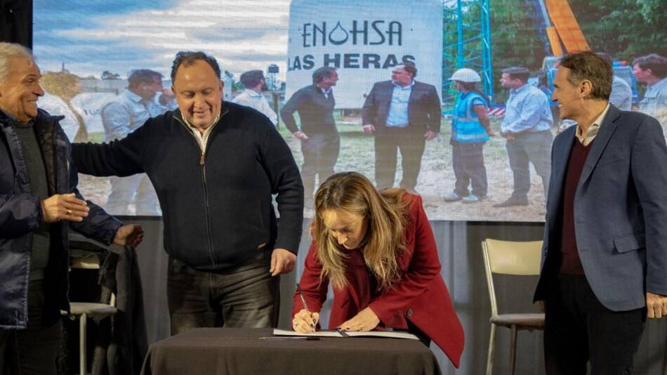 Galmarini, Katopodis y Osuna inauguraron obra de agua potable y firmaron convenio en Gral. Las Heras