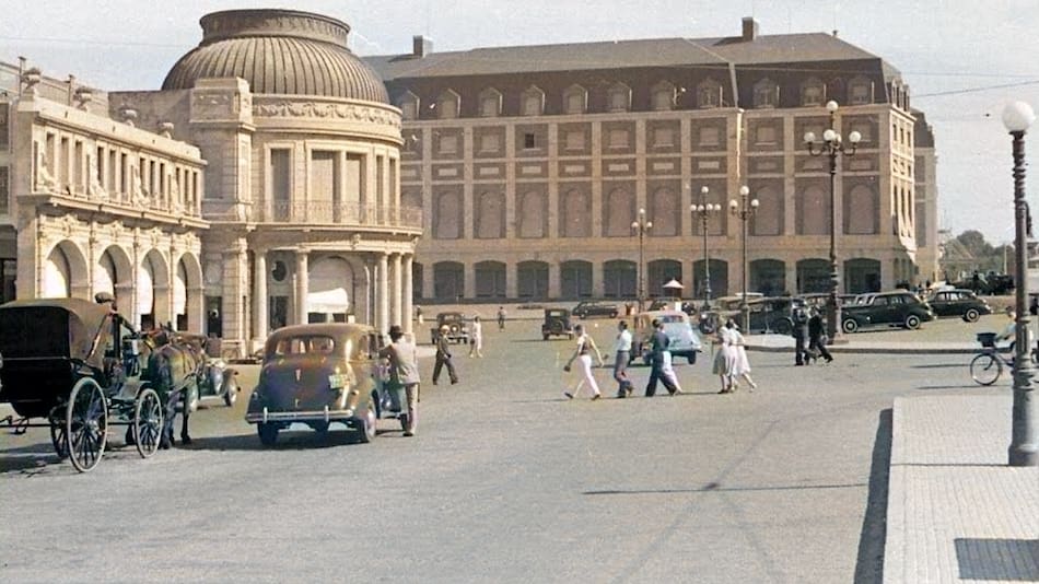 Una de las pocas fotos donde se ve la antigua Rambla Bristol y el Casino