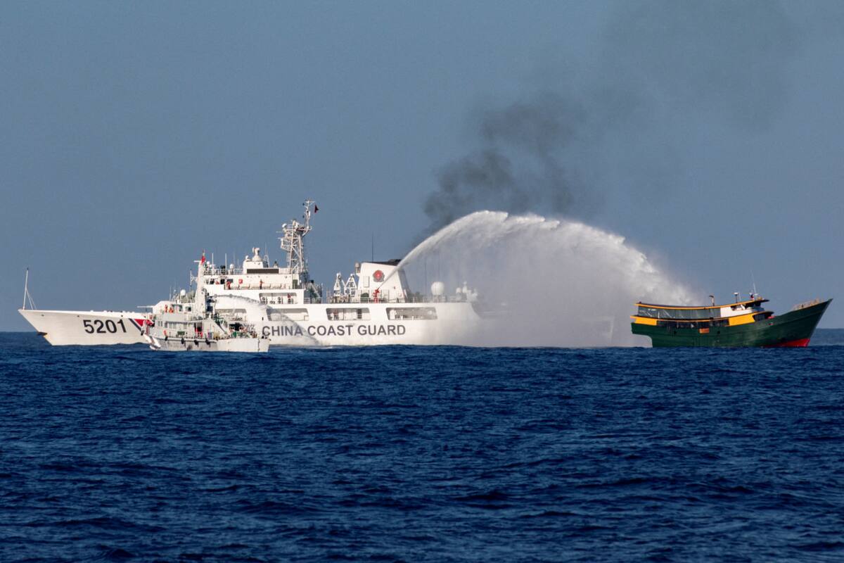 Guardia Costera china persigue a buque filipino. Foto: Reuters.