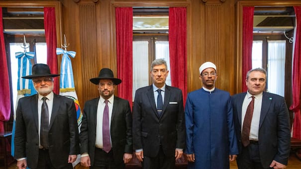 Rosatti junto a líderes religiosos judíos e islámicos por la implementación de autopsias virtuales