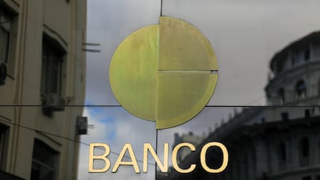Cierran los bancos de todo el país por 4 días en diciembre: cómo retirar efectivo y qué pasa con la compra y venta de dólares