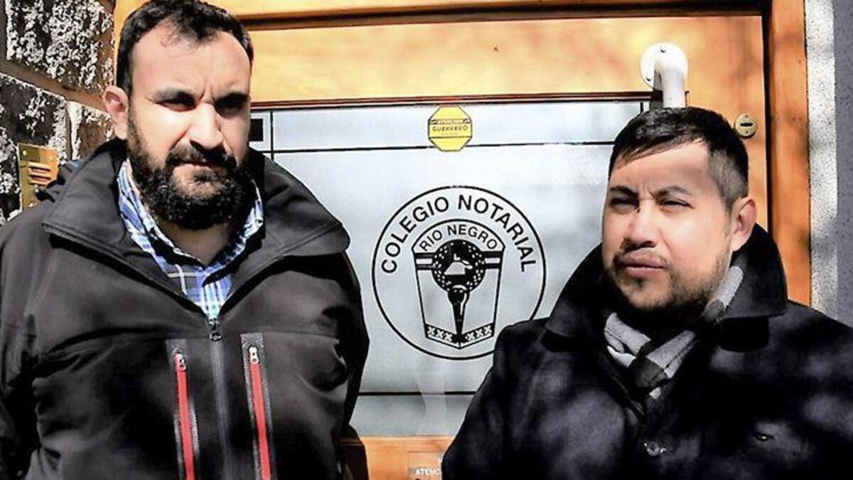 Instituto Municipal de Tierra y Vivienda para el Hábitat Social, José Mella, en compañía del delegado del IPPV en Bariloche, Sebastián Hernández