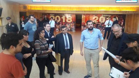 Inspeccionaron el teatro en el que Sergio Denis cayó al foso, NA