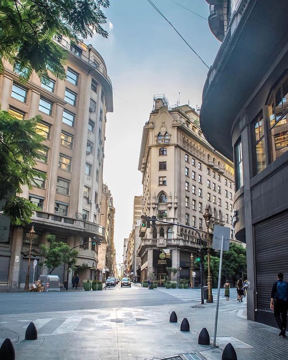 Las esquinas más icónicas de CABA: Diagonal Norte y Bartolomé Mitre. Foto Instagram @turistaenbuenosaires