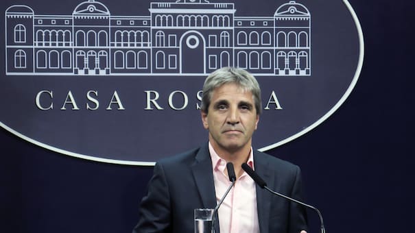 Caputo anunció que la reforma tributaria incluirá una rebaja del Impuesto a las Ganancias para trabajadores y jubilados