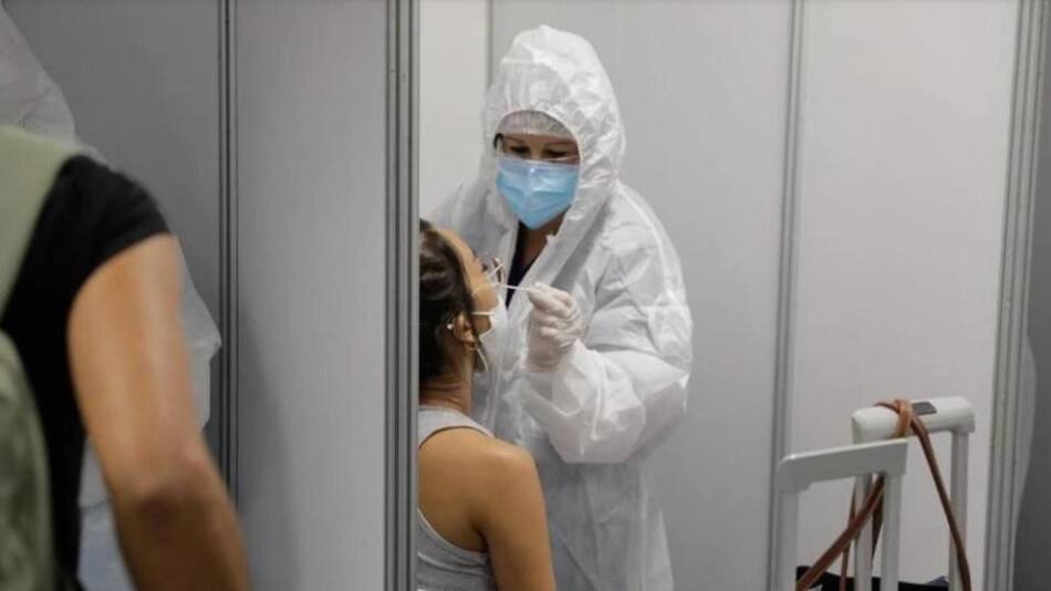 Hisopados en el Aeropuerto de Ezeiza