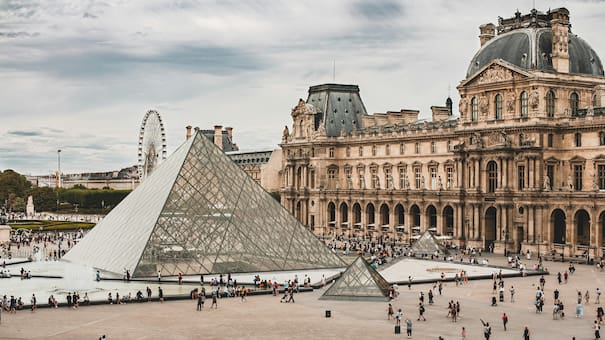 Robaron joyas del Museo del Louvre: tendrían un “valor incalculable” y se trataría de piezas que pertenecieron a Napoleón