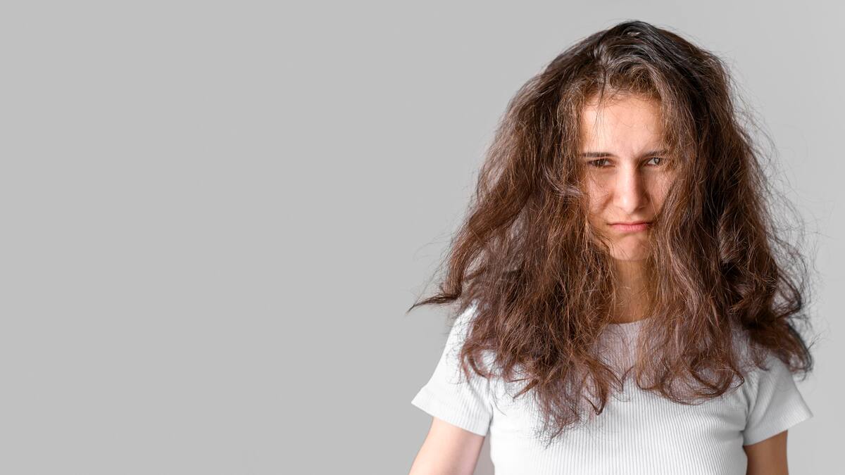 Pelo con frizz