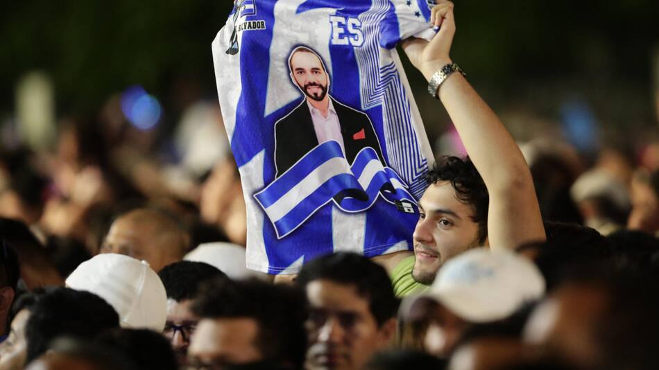 Seguidores de Nayib Bukele. Foto: EFE.