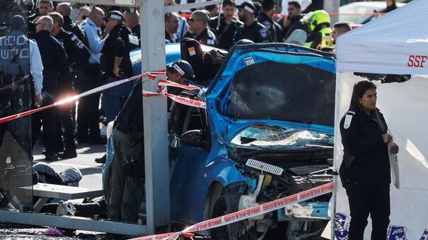 Atentado en Jerusalén: un terrorista mató con su auto a un joven y a un niño de 6 años en una parada de micros