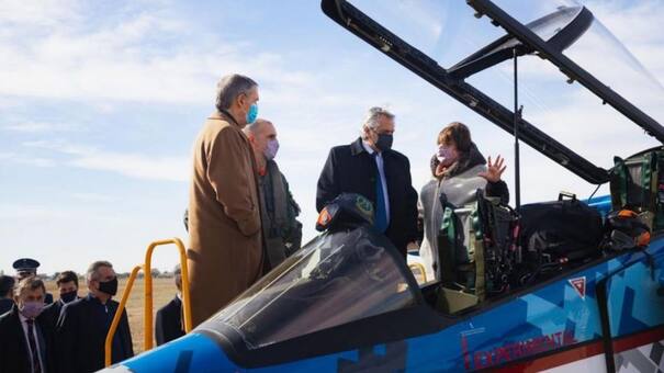 En medio de la crisis, el Gobierno analiza comprar aviones de guerra a Rusia