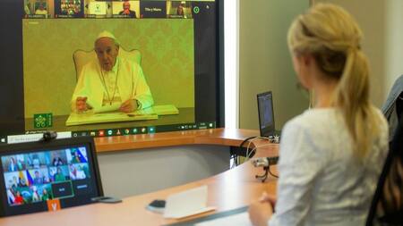 Encuentro virtual entre Papa Francisco y Fabiola Yañez