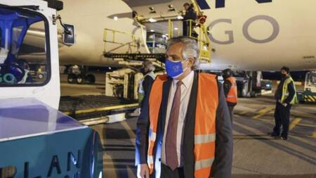 Las vacunas que la Argentina donará a aquellos países serán de AstraZeneca, foto NA