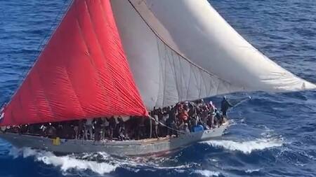 Barco lleno de personas de Haití. Foto: captura.