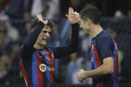 Gavi y Robert Lewandowski; Supercopa de España. Foto: EFE.