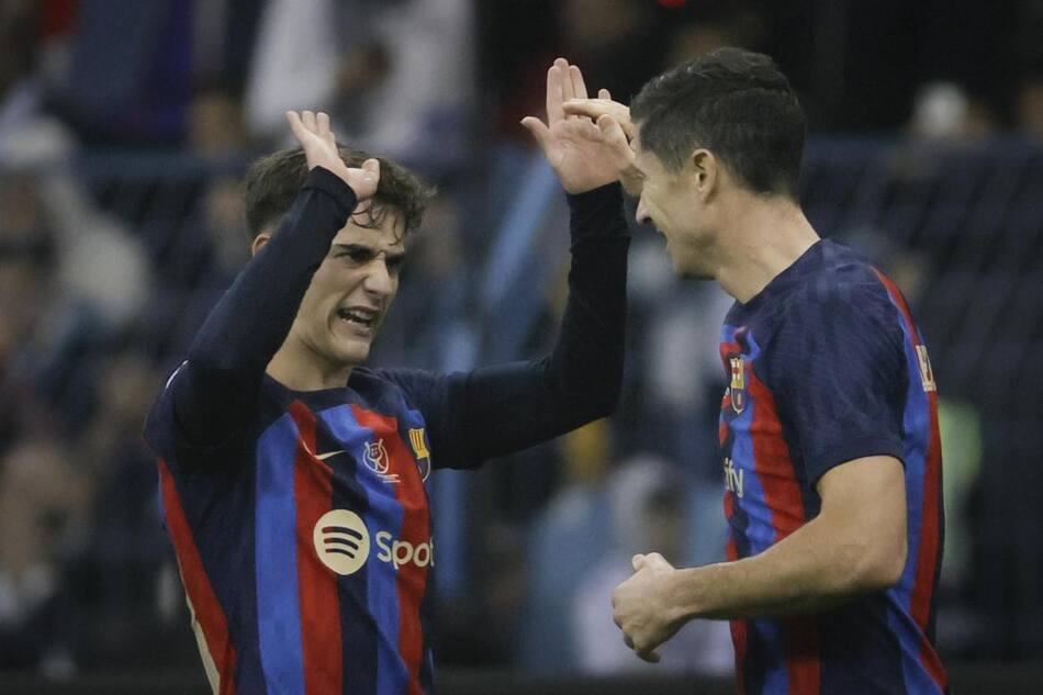 Gavi y Robert Lewandowski; Supercopa de España. Foto: EFE.
