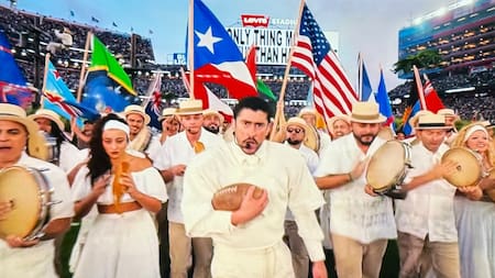 Más allá de la música: el fuerte mensaje político de Bad Bunny en el Super Bowl que reivindicó a Latinoamérica