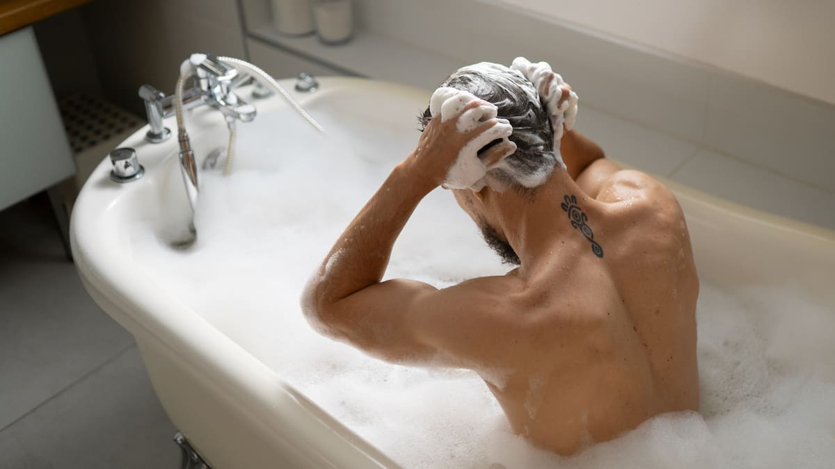 El peligroso error que se suele cometer al bañarse durante el invierno, según una especialista