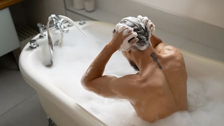 Ducha, bañarse. Foto: Freepik.