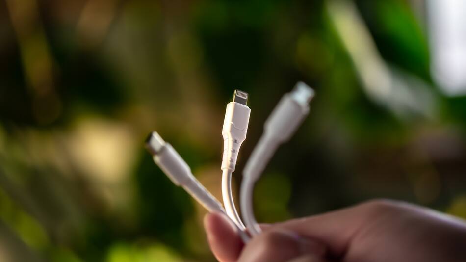 Lo peligros de comprar un cable USB-C en mal estado. Foto: Unsplash