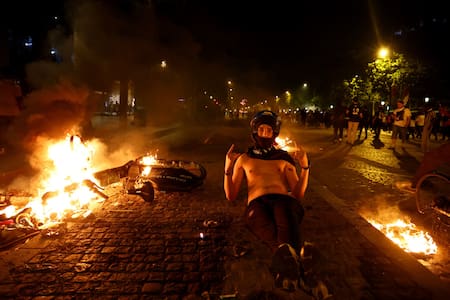 Incidentes en París tras el título de PSG por Champions League. Foto: REUTERS/Abdul Saboor.