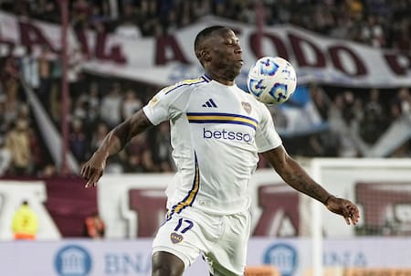 Luis Advíncula; Boca vs Lanús. Foto: X @BocaJrsOficial