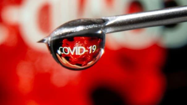Se propaga siete veces más rápido que la gripe: crecen los casos de una variante del coronavirus en un importante país asiático