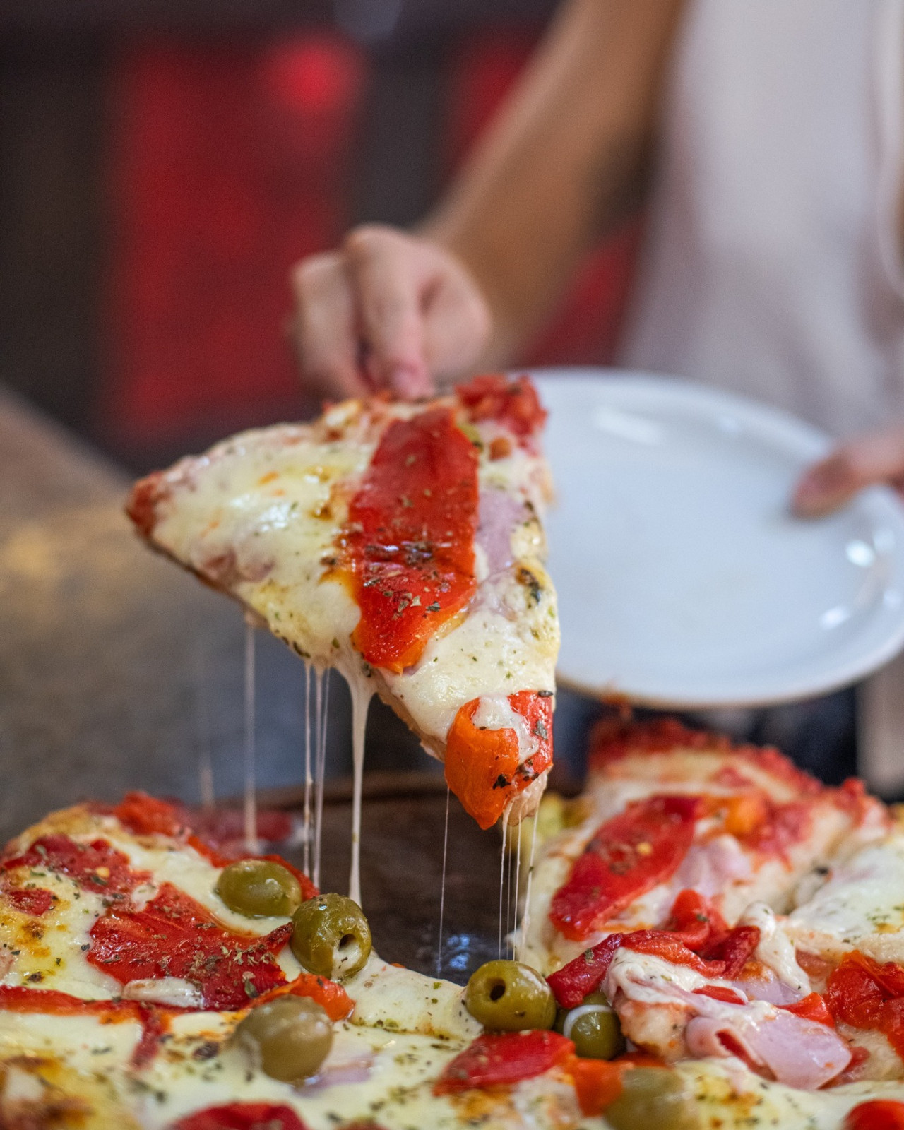 Pizza de jamón y morrones. Foto: Instagram @pizzeriaguerrin