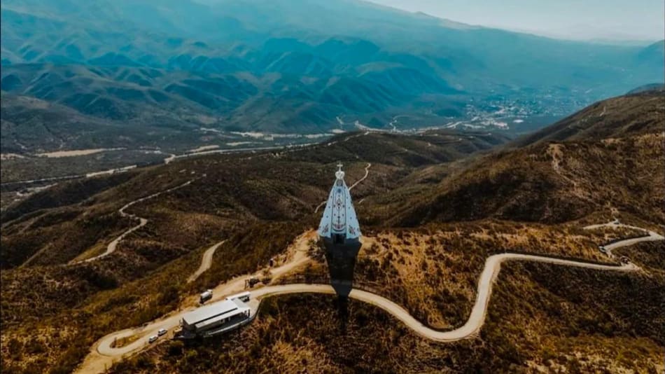 La virgen que ostenta ser la mayor escultura del mundo. Foto NA.