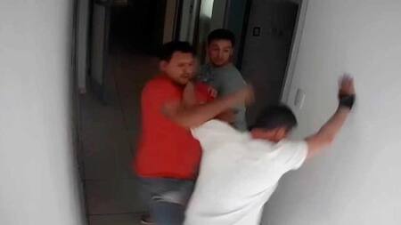 Agresión contra un médico en Santa Fe. Foto: Captura de video.