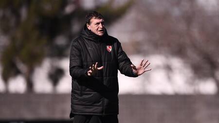 Independiente anunció la salida de Julio César Falcioni
