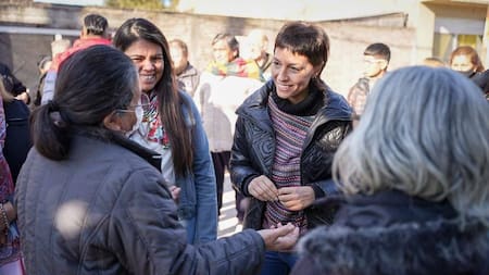 Mayra Mendoza supervisó obras en San Francisco Solano. Foto: Prensa.