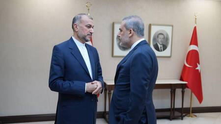 Ministros de Exteriores de Irán y Turquía. Foto: Reuters.