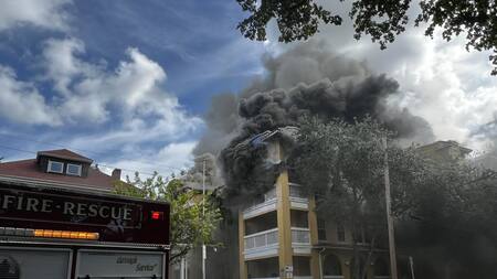 Incendio en un edificio de Estados Unidos. Foto: EFE