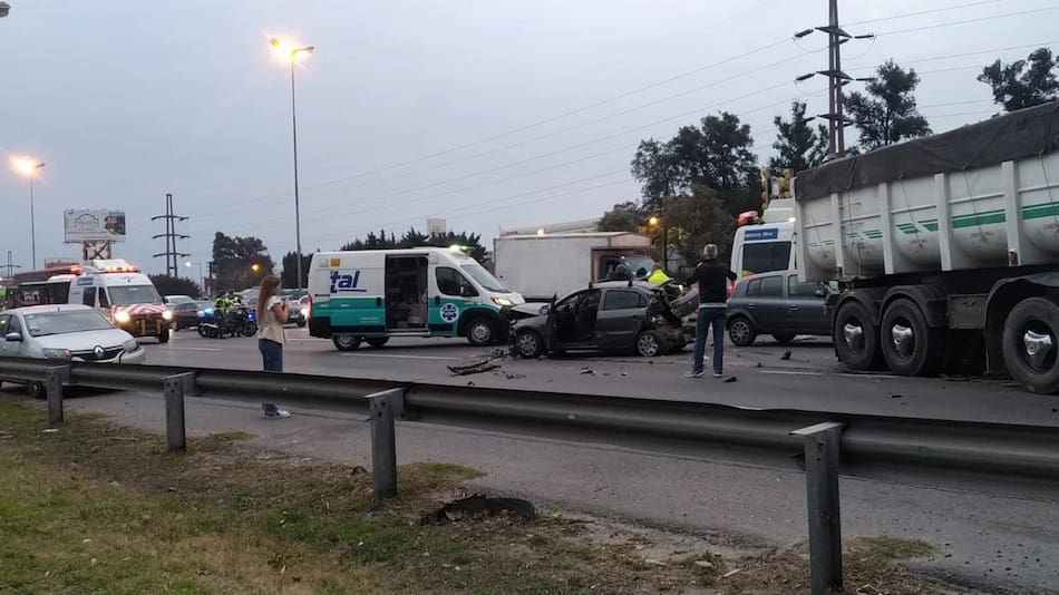 Accidente múltiple en Panamericana: nueve autos chocaron y hay un herido. NA