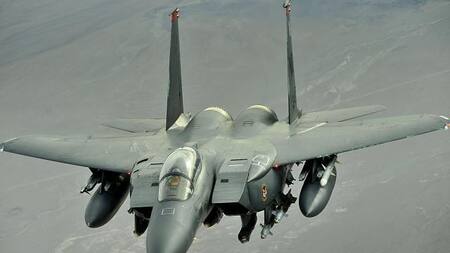 Avión de combate F-15 Eagle, Twitter