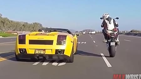 Motociclista dejó a un Lamborghini como un Fiat 600