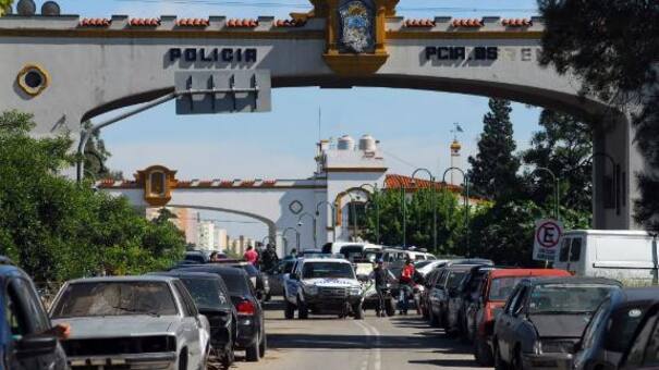 Puente La Noria: dos motochorros se tiraron al vacío para escapar de la policía