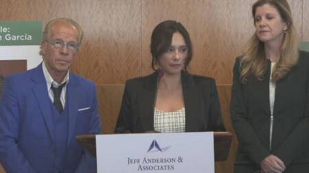 Sochil Martin, en una rueda de prensa en California, tras presentar la denuncia contra la cúpula de La Luz del Mundo