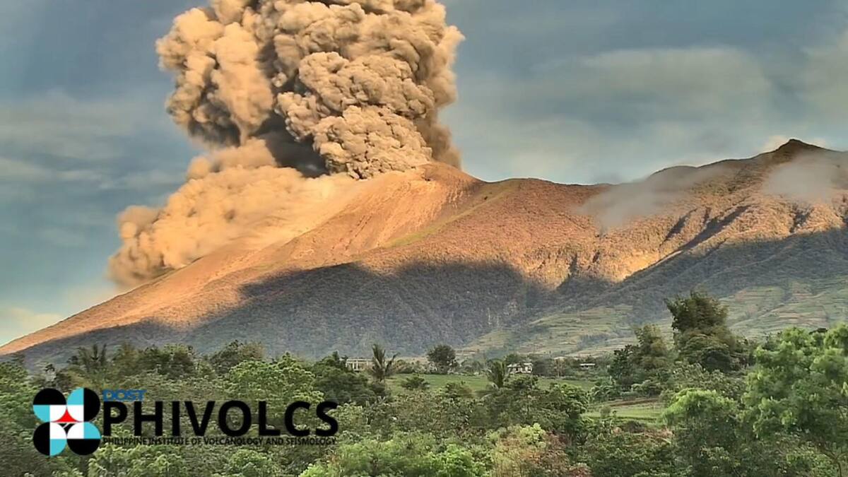 El volcán Kanlaon en Filipinas entró en erupción. Foto: EFE/ Instituto Filipino de Vulcanología y Sismología.