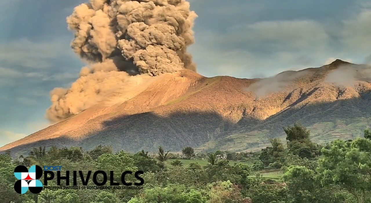 El volcán Kanlaon en Filipinas entró en erupción. Foto: EFE/ Instituto Filipino de Vulcanología y Sismología.