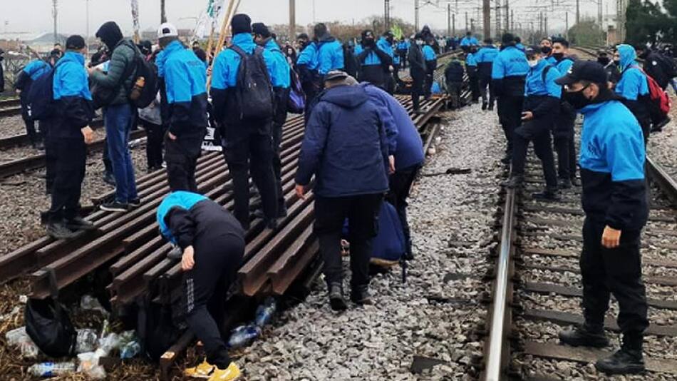 Suspendieron el servicio de trenes de la Línea Roca por protesta y corte de vías en Avellaneda, NA